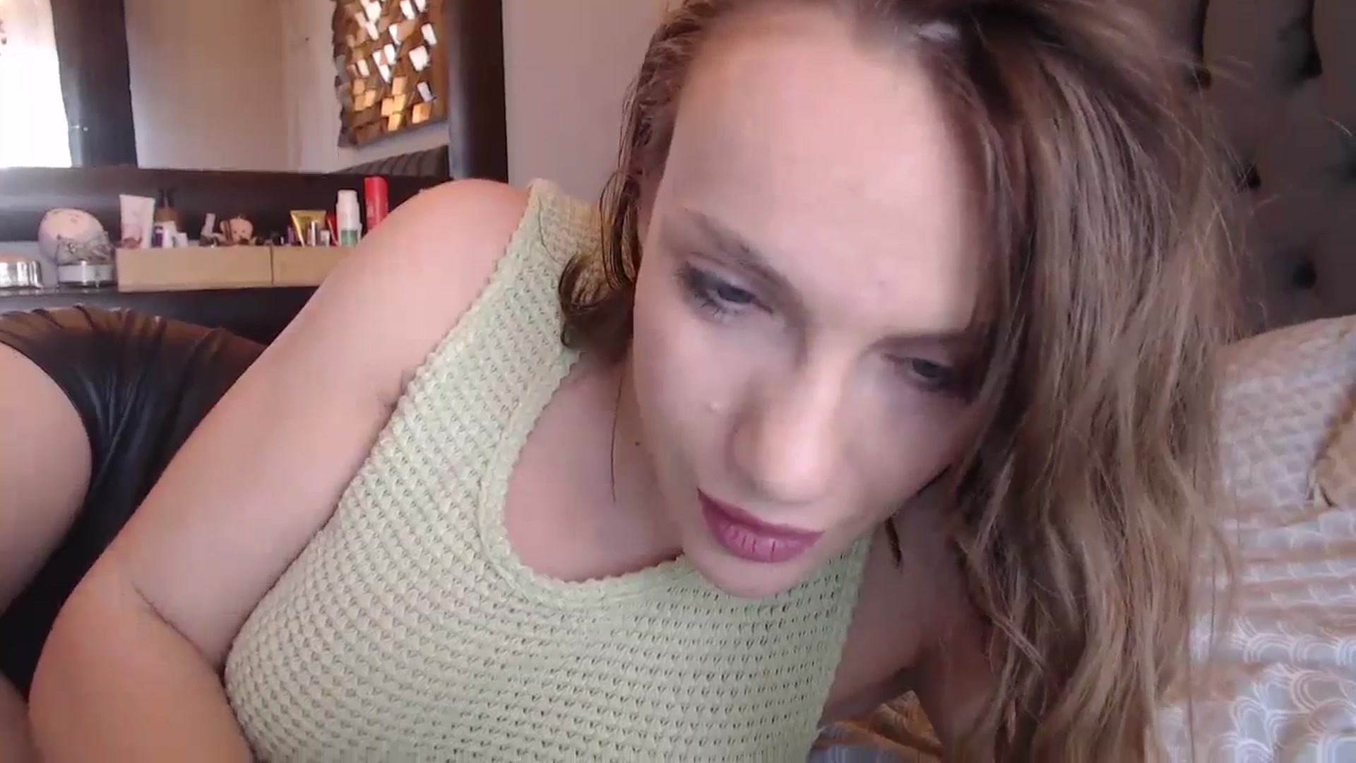 Gallery image thumbnail from call_me_em's myfreecams stream on, 01/26/2024, 09:33 image 15 of 20