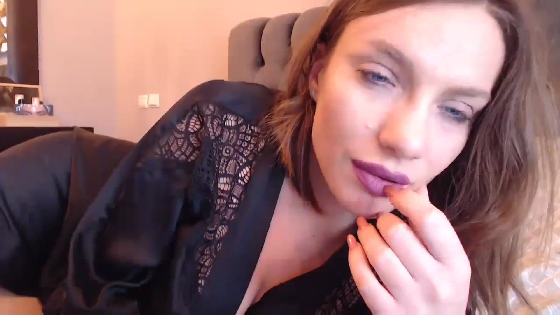 Gallery image thumbnail from call_me_em's myfreecams stream on, 01/28/2024, 10:57 image 6 of 20