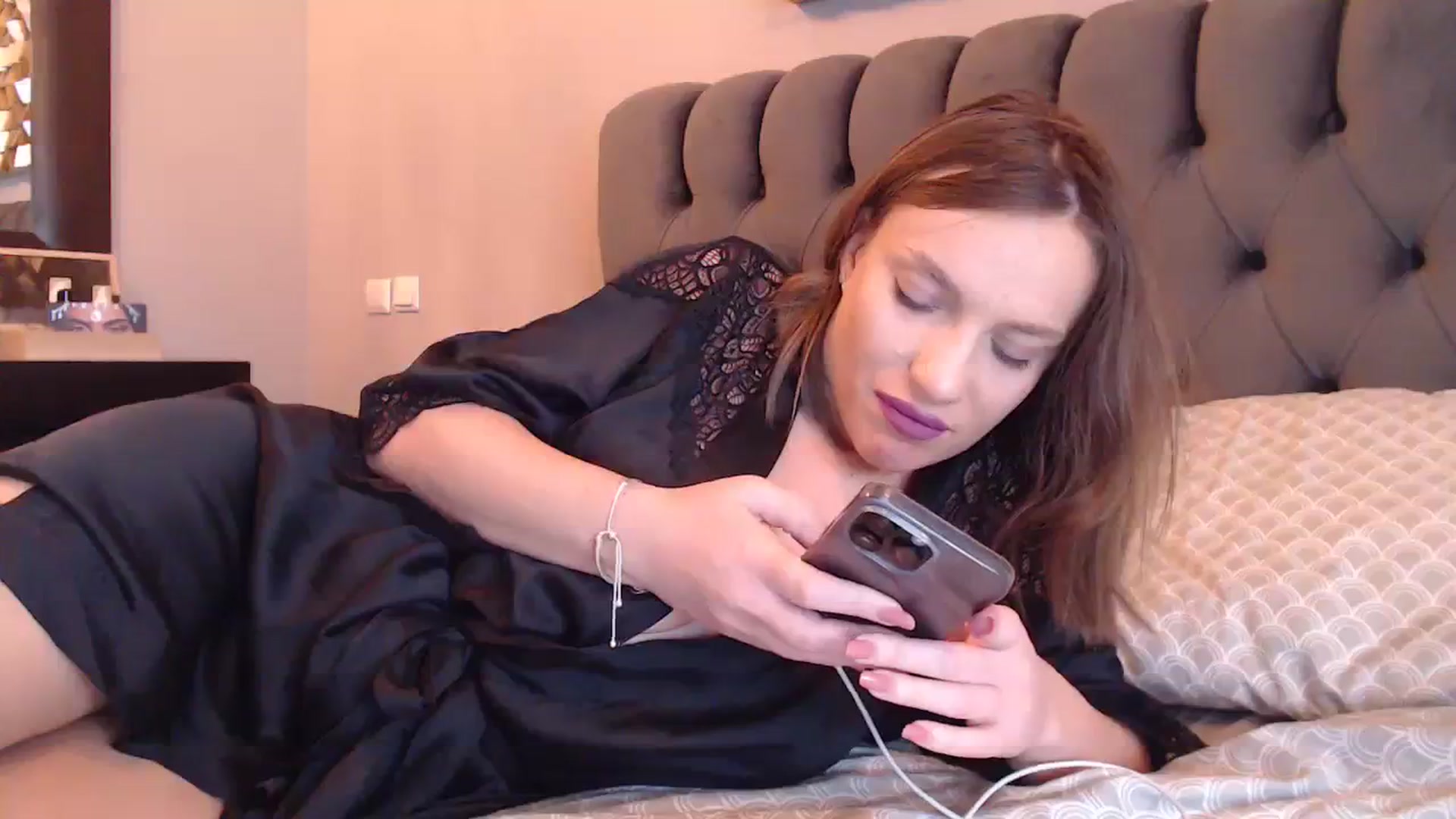 Gallery image thumbnail from call_me_em's myfreecams stream on, 01/28/2024, 10:57 image 5 of 20