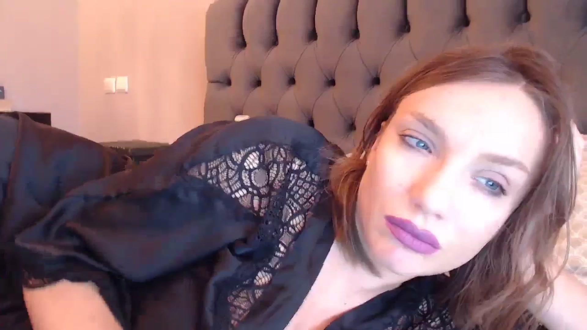 Gallery image thumbnail from call_me_em's myfreecams stream on, 01/28/2024, 10:57 image 8 of 20