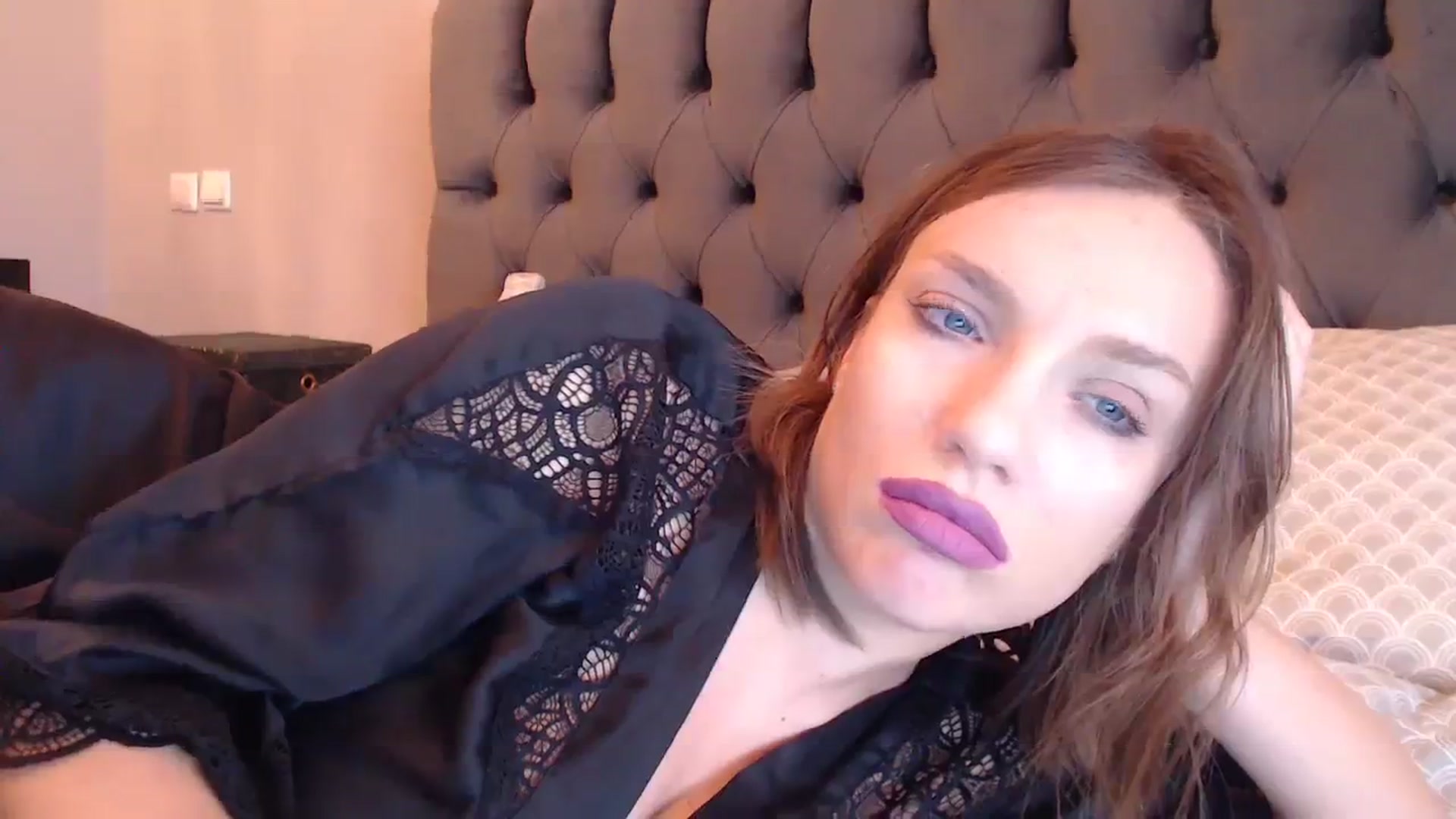 Gallery image thumbnail from call_me_em's myfreecams stream on, 01/28/2024, 10:57 image 9 of 20