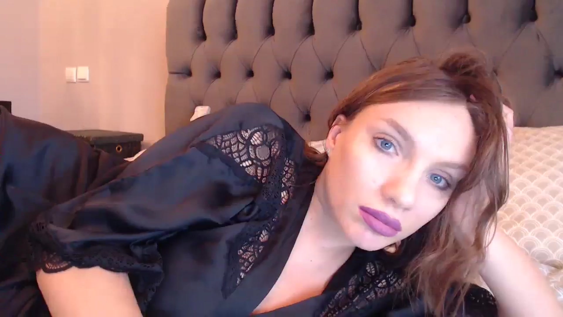 Gallery image thumbnail from call_me_em's myfreecams stream on, 01/28/2024, 10:57 image 10 of 20