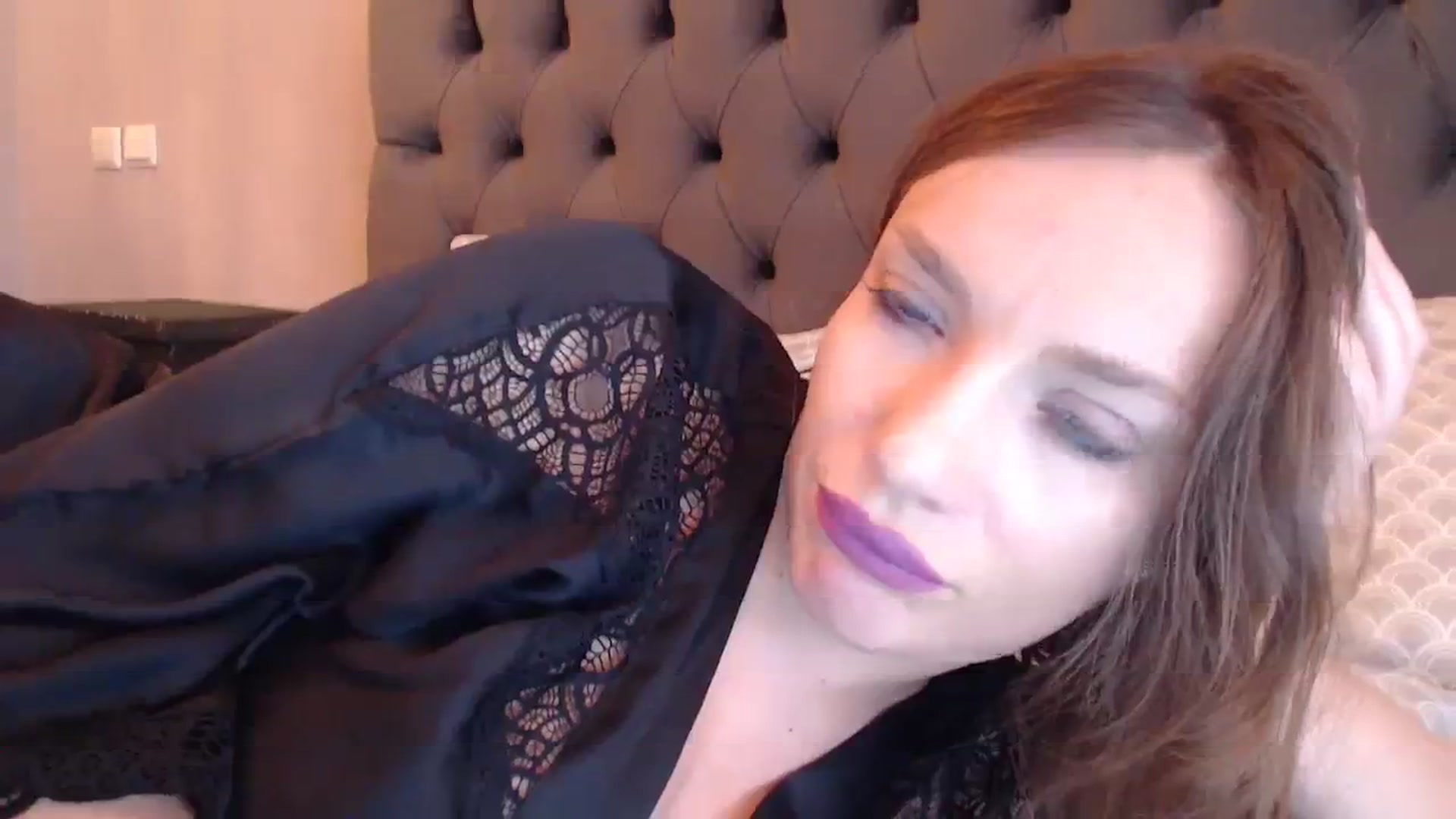 Gallery image thumbnail from call_me_em's myfreecams stream on, 01/28/2024, 10:57 image 11 of 20