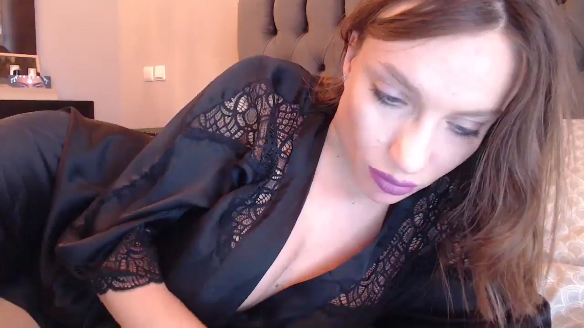 Gallery image thumbnail from call_me_em's myfreecams stream on, 01/28/2024, 10:57 image 13 of 20