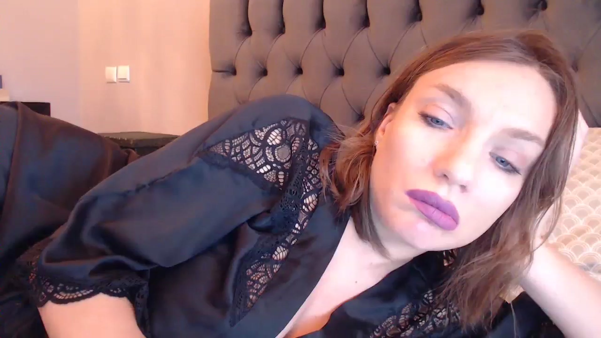Gallery image thumbnail from call_me_em's myfreecams stream on, 01/28/2024, 10:57 image 7 of 20