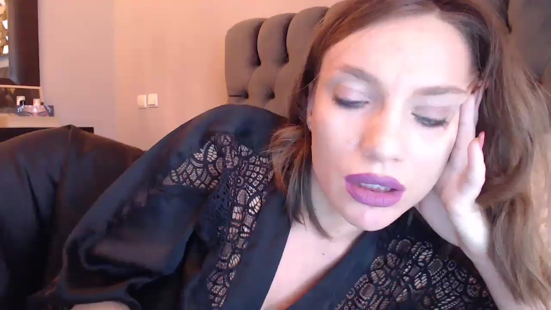 Gallery image thumbnail from call_me_em's myfreecams stream on, 01/28/2024, 10:57 image 4 of 20