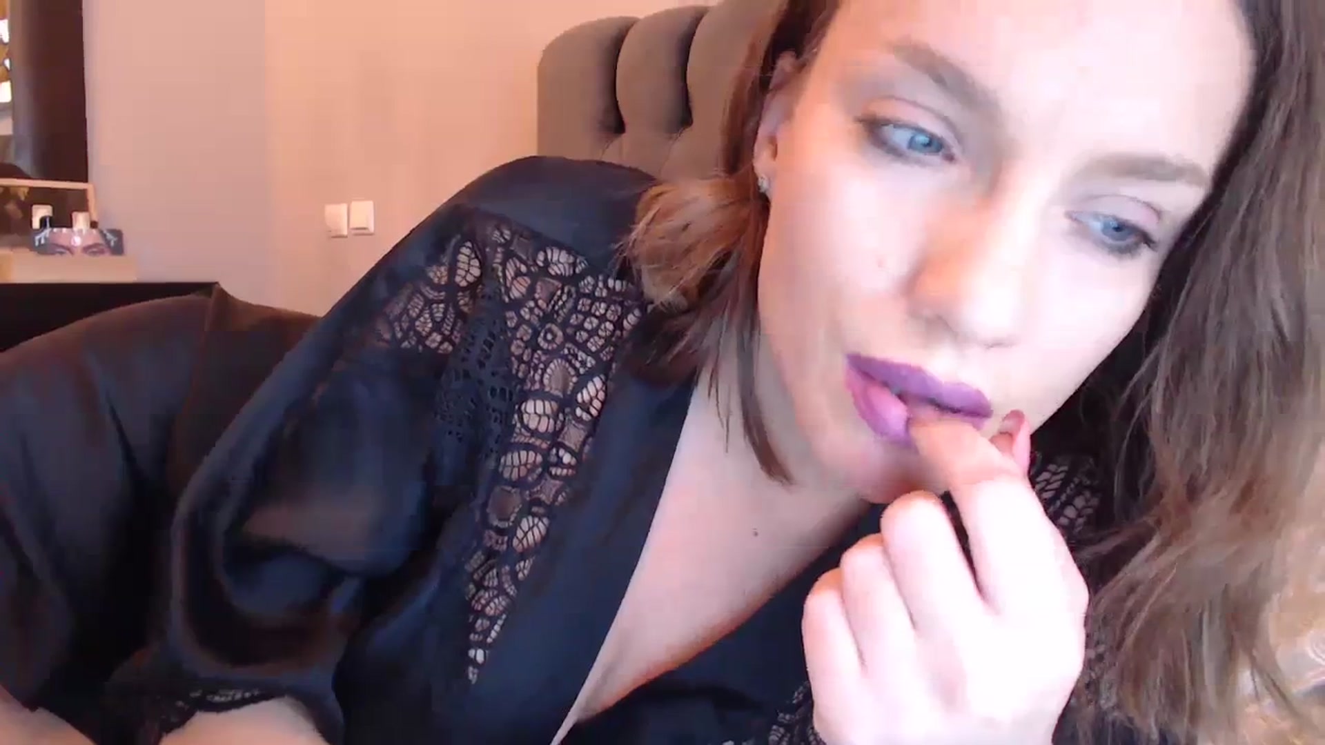 Gallery image thumbnail from call_me_em's myfreecams stream on, 01/28/2024, 10:57 image 3 of 20