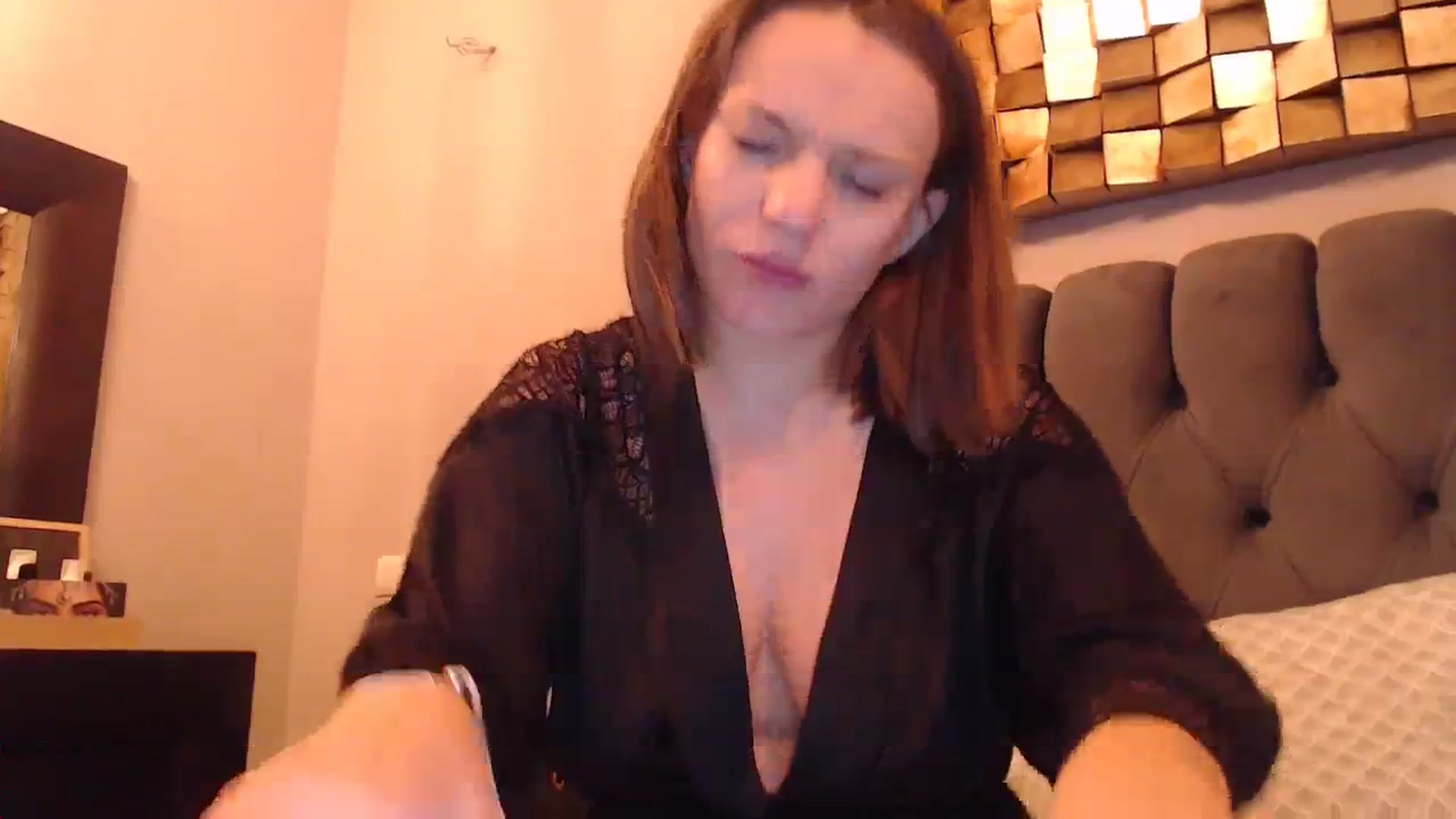 Gallery image thumbnail from call_me_em's myfreecams stream on, 01/28/2024, 15:36 image 16 of 20