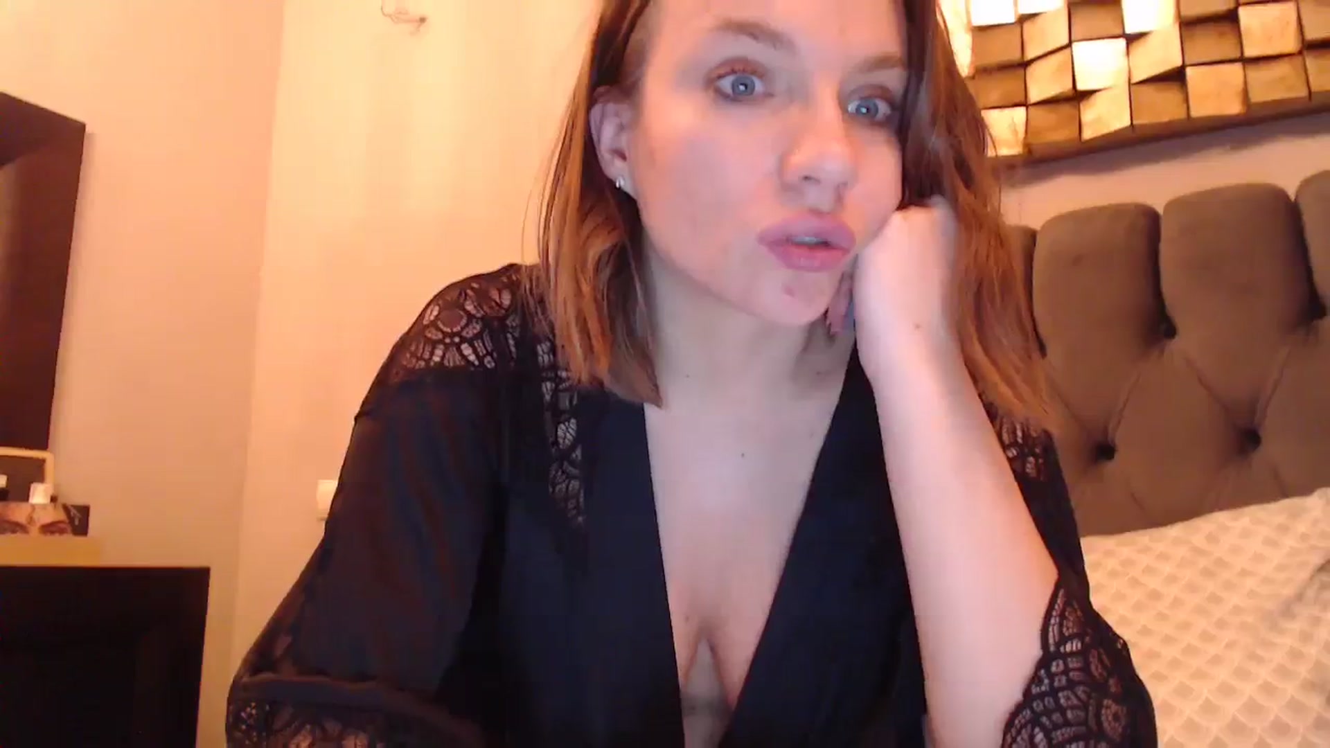 Gallery image thumbnail from call_me_em's myfreecams stream on, 01/28/2024, 15:36 image 17 of 20