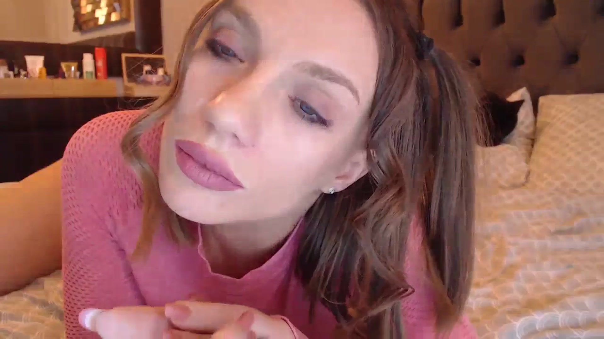 Gallery image thumbnail from call_me_em's myfreecams stream on, 02/04/2024, 09:10 image 17 of 20