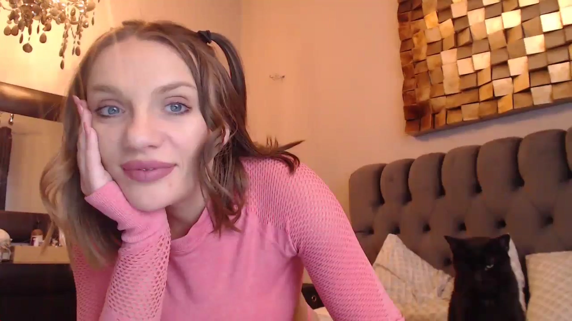 Gallery image thumbnail from call_me_em's myfreecams stream on, 02/04/2024, 10:52 image 16 of 20