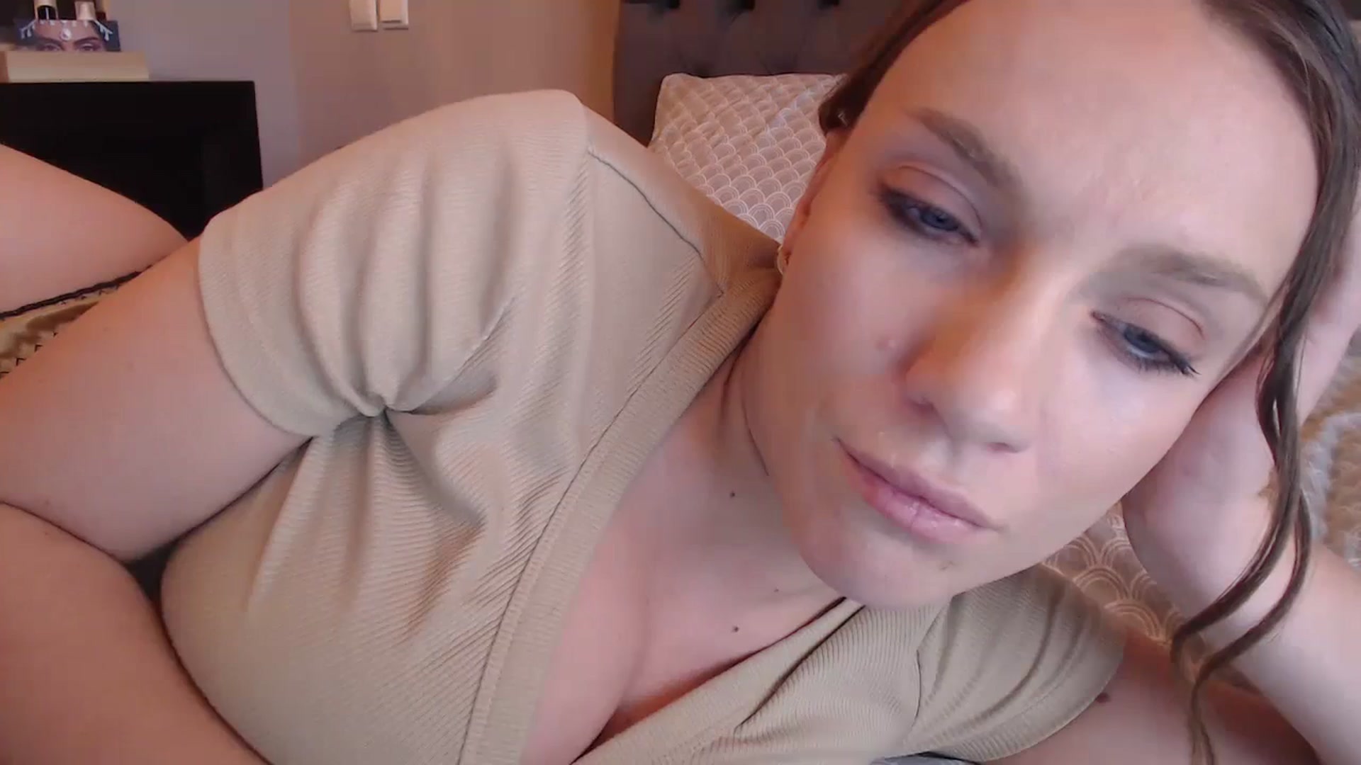 Gallery image thumbnail from call_me_em's myfreecams stream on, 02/10/2024, 11:27 image 3 of 20