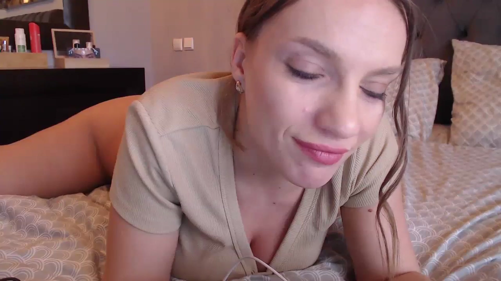 Gallery image thumbnail from call_me_em's myfreecams stream on, 02/10/2024, 11:27 image 16 of 20