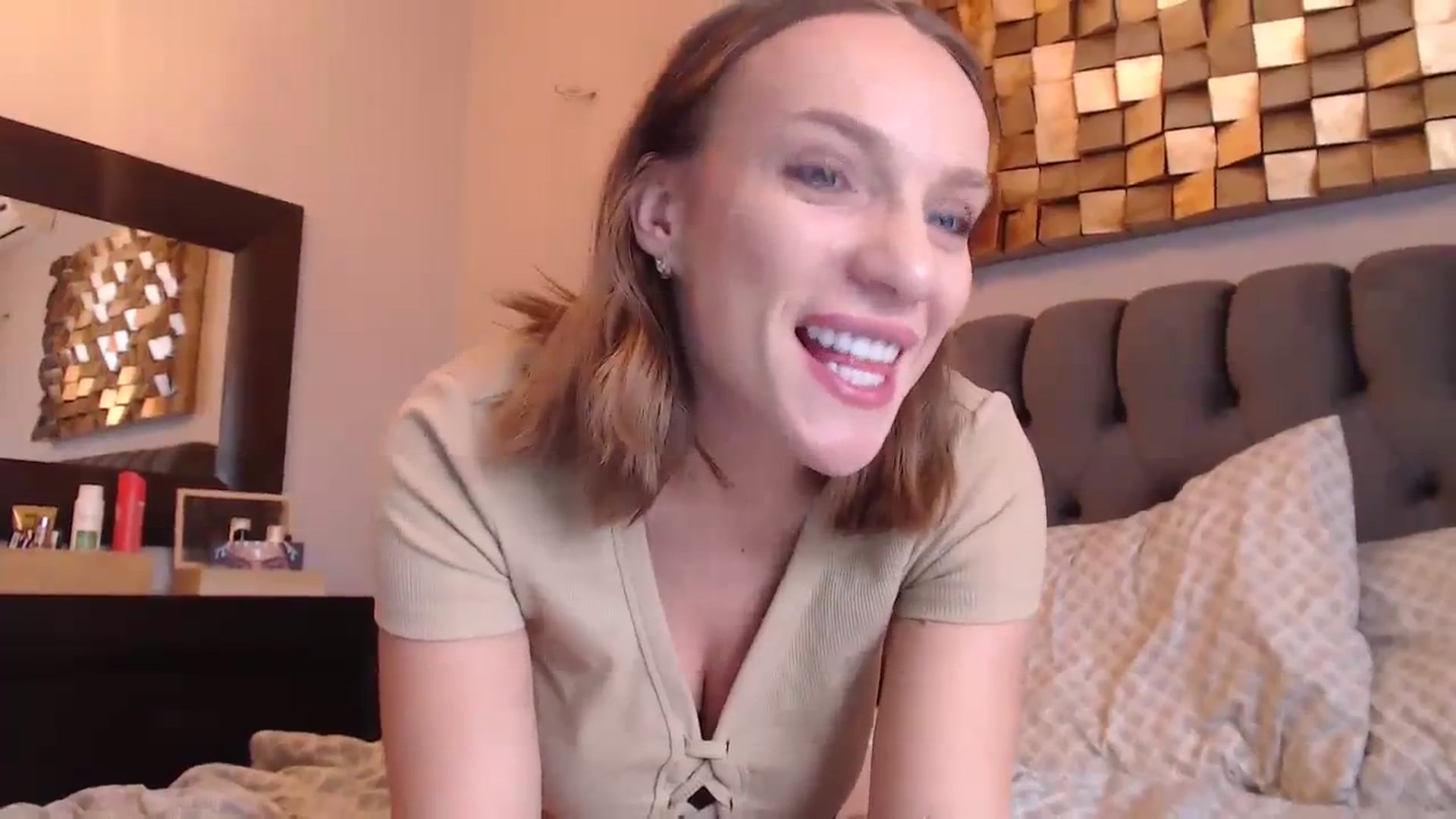 Gallery image thumbnail from call_me_em's myfreecams stream on, 02/10/2024, 12:50 image 5 of 20