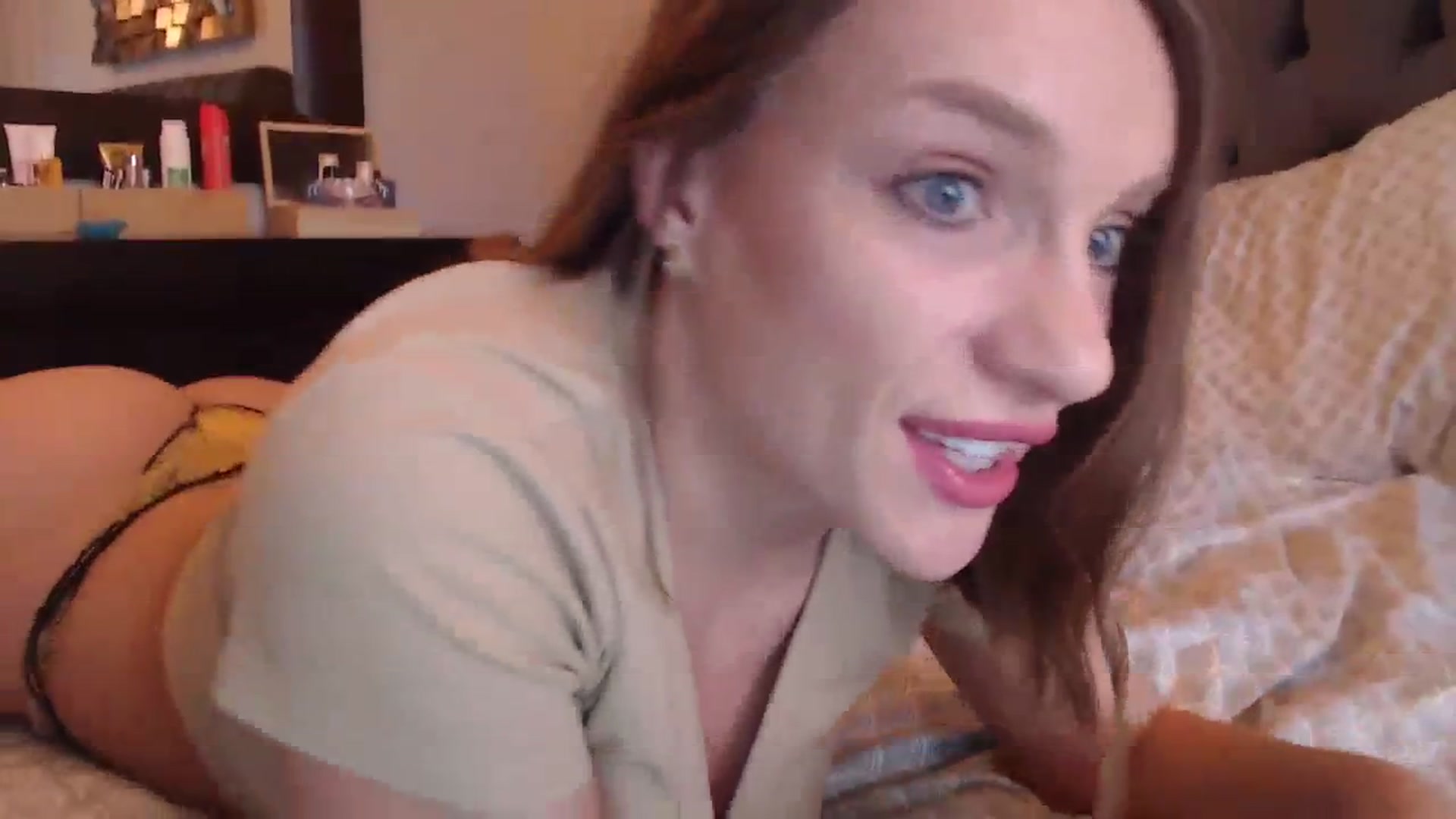 Gallery image thumbnail from call_me_em's myfreecams stream on, 02/10/2024, 12:50 image 14 of 20