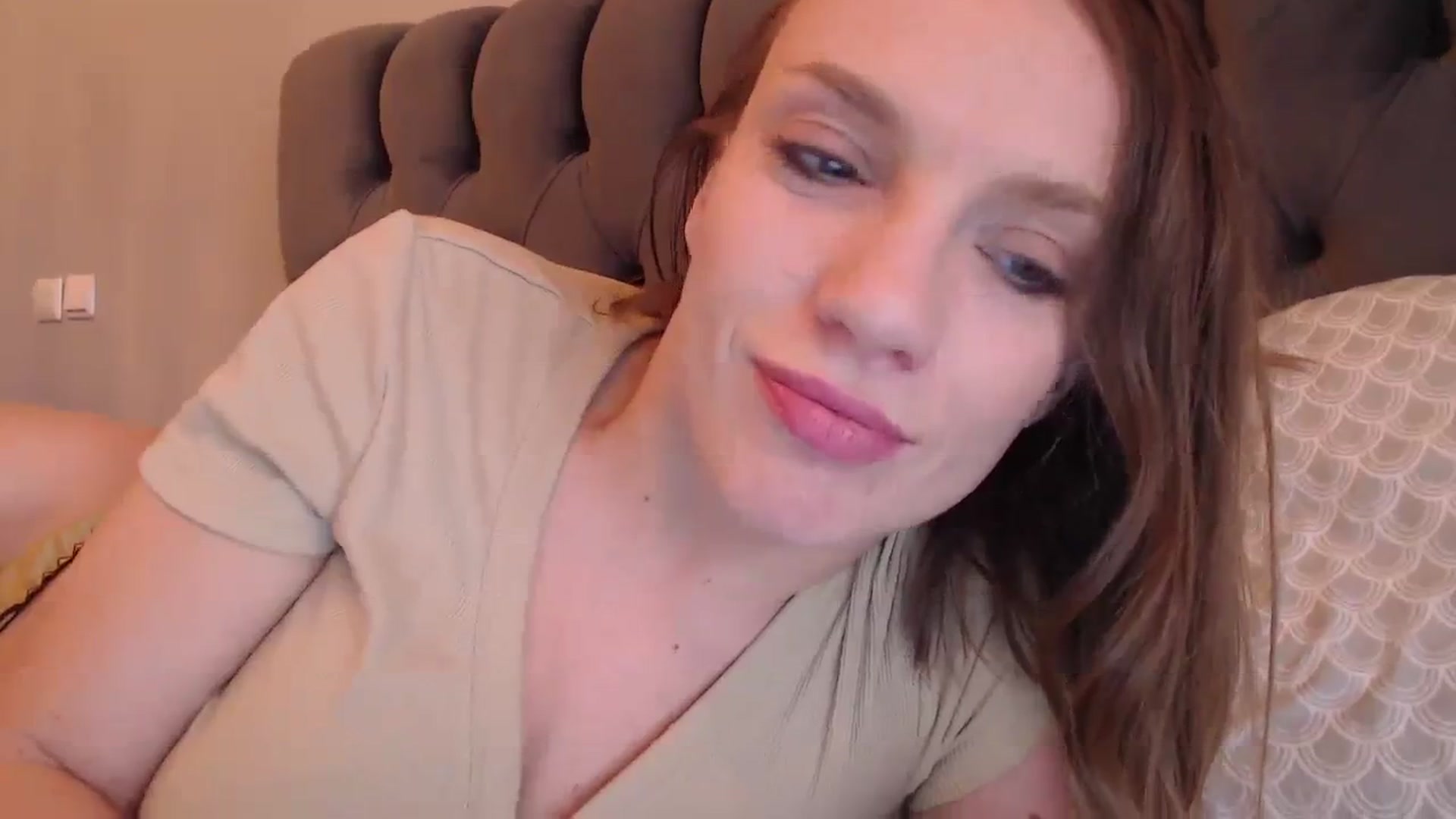 Gallery image thumbnail from call_me_em's myfreecams stream on, 02/10/2024, 12:50 image 19 of 20