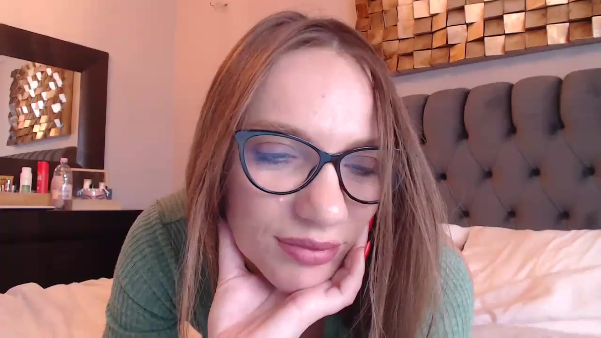 Gallery image thumbnail from call_me_em's myfreecams stream on, 03/02/2024, 12:30 image 9 of 20