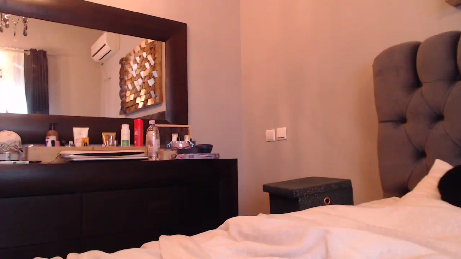 Gallery image thumbnail from call_me_em's myfreecams stream on, 03/06/2024, 09:33 image 14 of 20