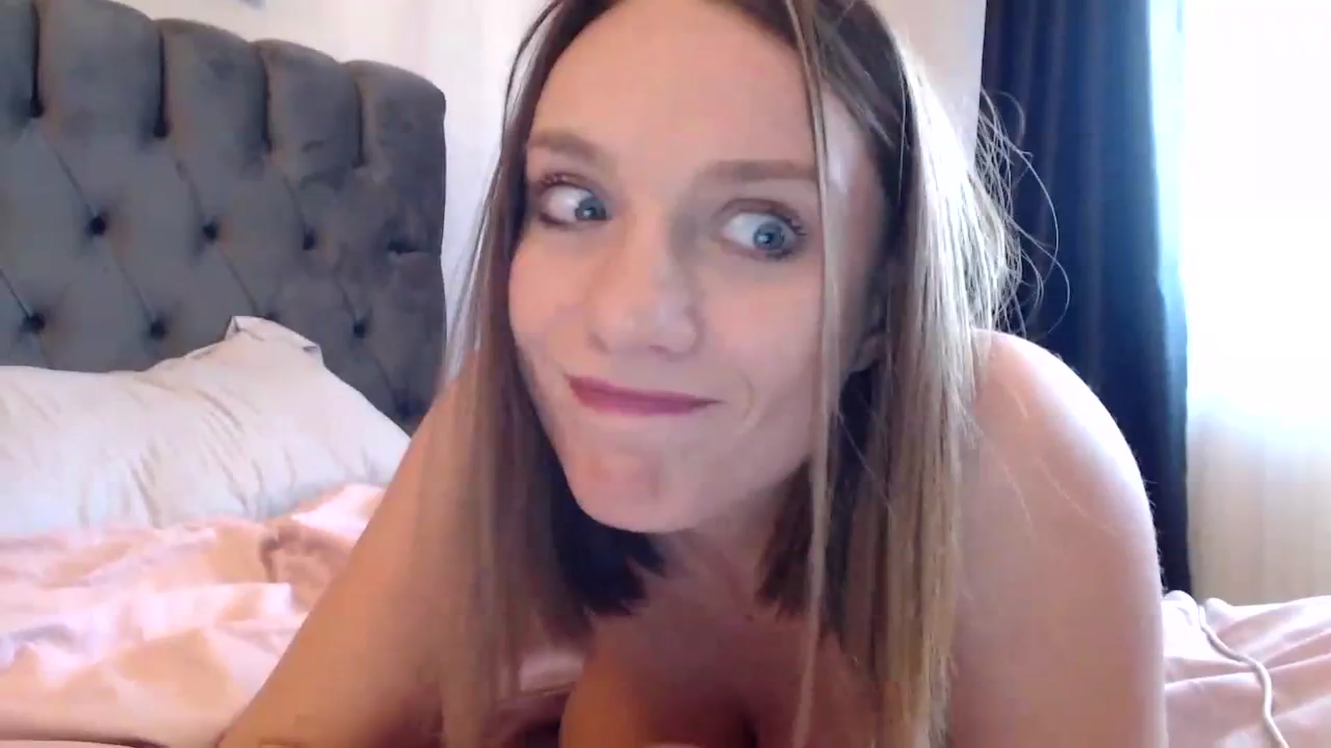 Gallery image thumbnail from call_me_em's myfreecams stream on, 03/10/2024, 13:45 image 10 of 20