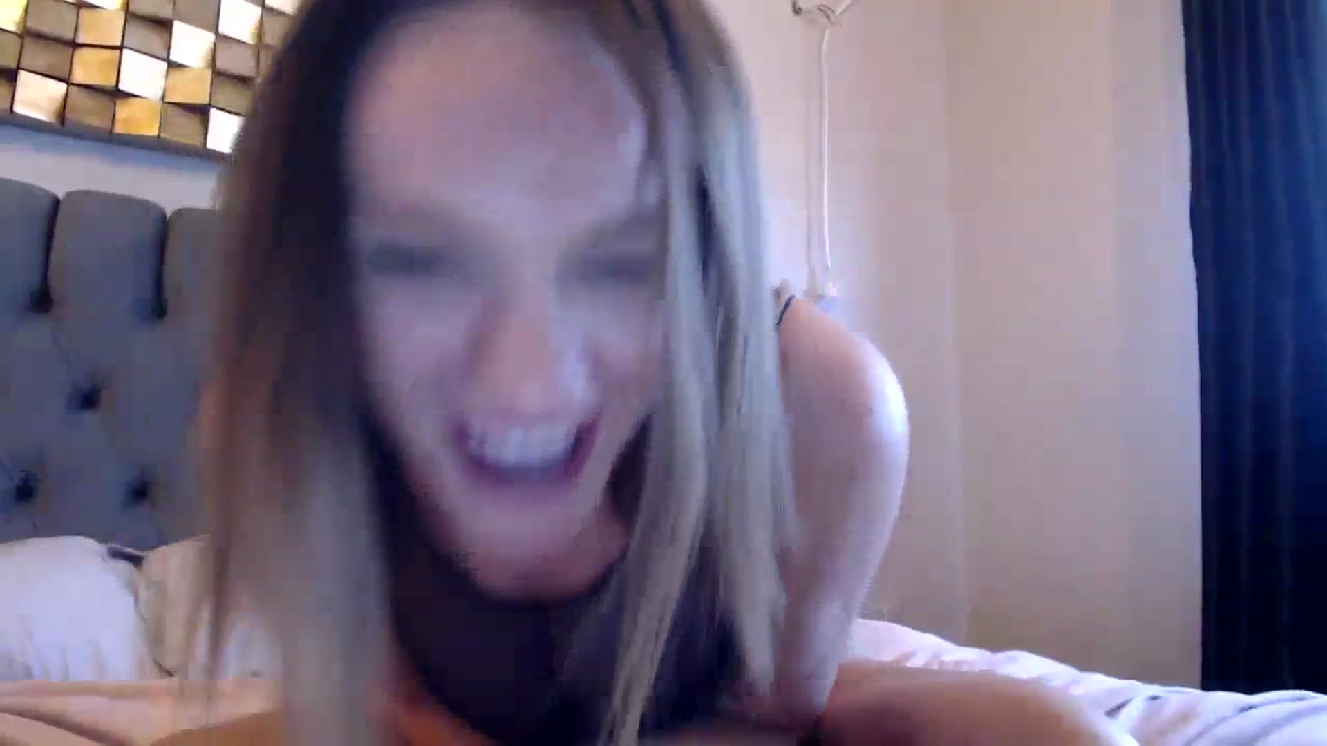 Gallery image thumbnail from call_me_em's myfreecams stream on, 03/10/2024, 14:56 image 17 of 20