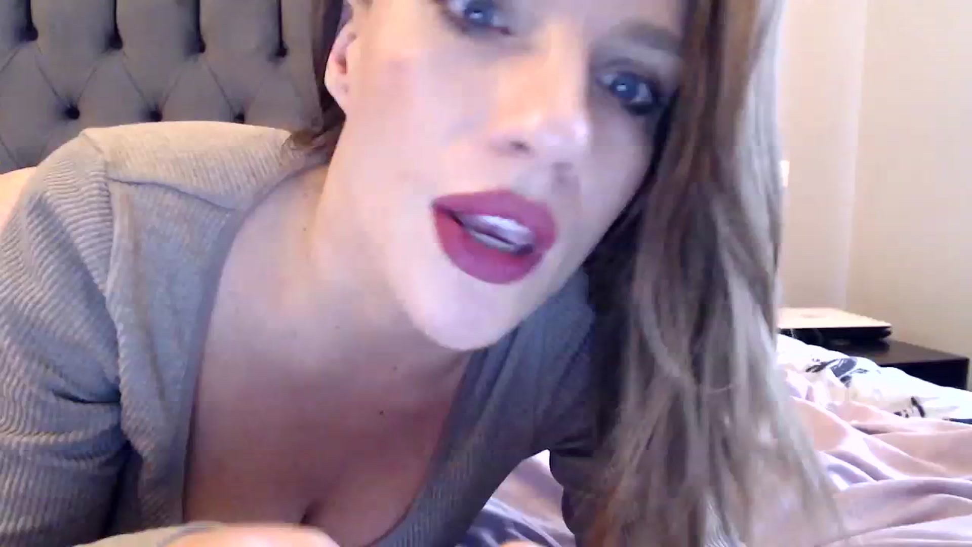 Gallery image thumbnail from call_me_em's myfreecams stream on, 03/13/2024, 08:23 image 15 of 20