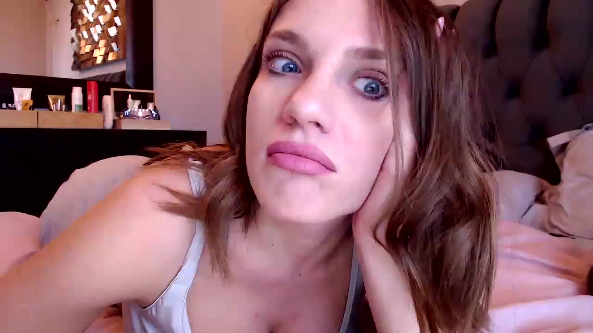 Gallery image thumbnail from call_me_em's myfreecams stream on, 03/16/2024, 13:21 image 7 of 20