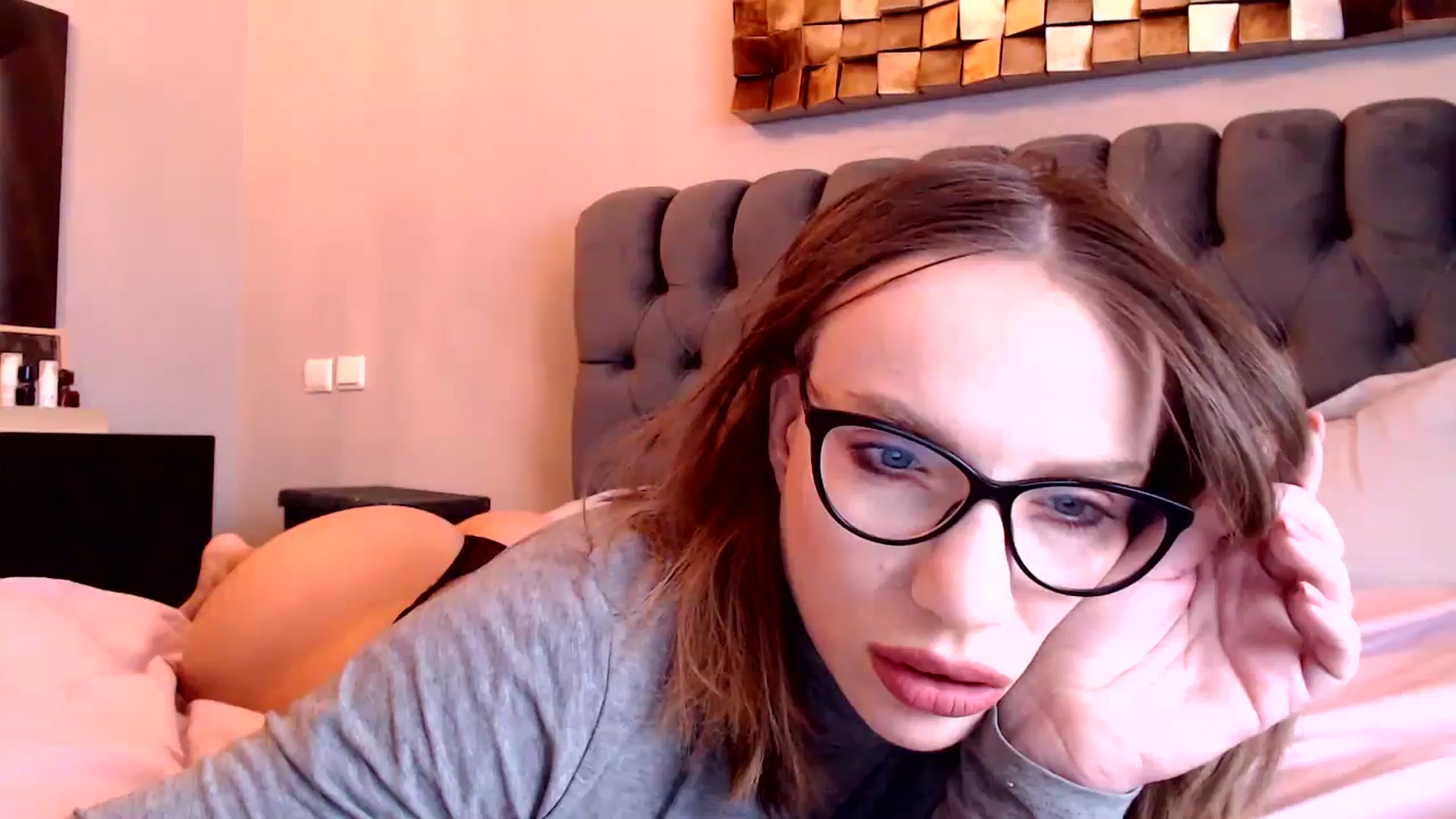 Gallery image thumbnail from call_me_em's myfreecams stream on, 03/21/2024, 07:47 image 10 of 20