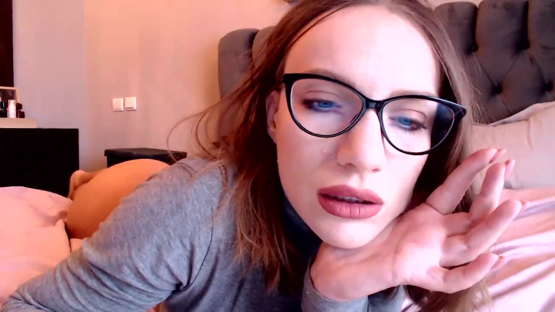 Gallery image thumbnail from call_me_em's myfreecams stream on, 03/21/2024, 07:47 image 12 of 20