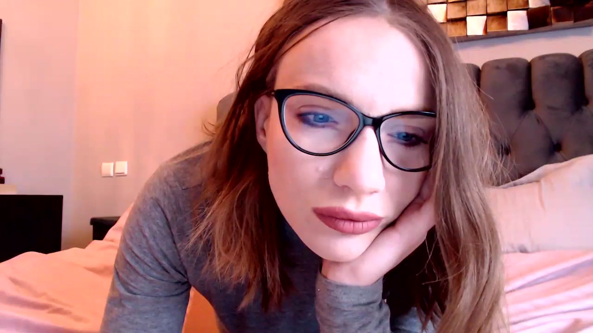 Gallery image thumbnail from call_me_em's myfreecams stream on, 03/21/2024, 07:47 image 5 of 20
