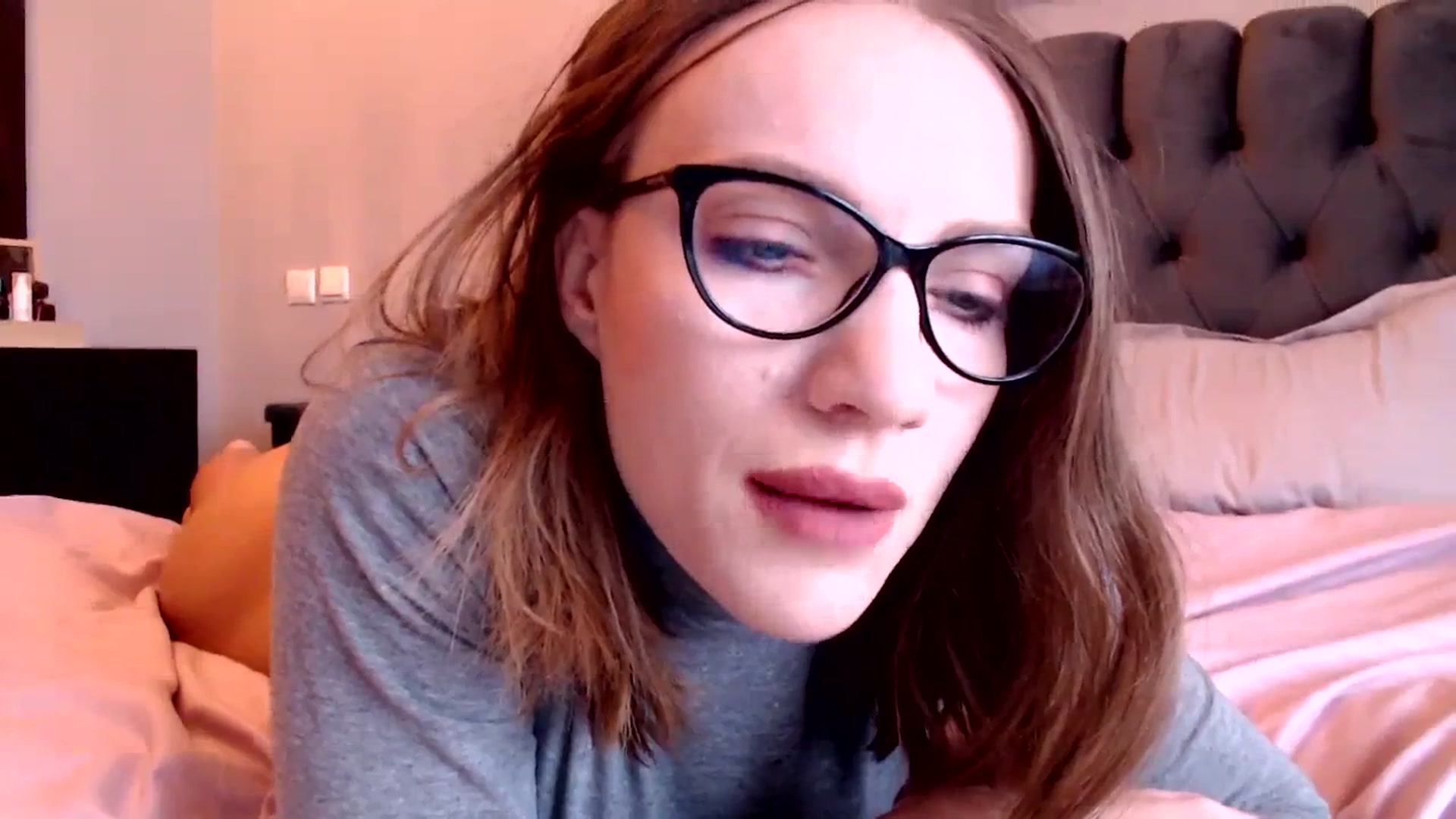 Gallery image thumbnail from call_me_em's myfreecams stream on, 03/21/2024, 07:47 image 11 of 20