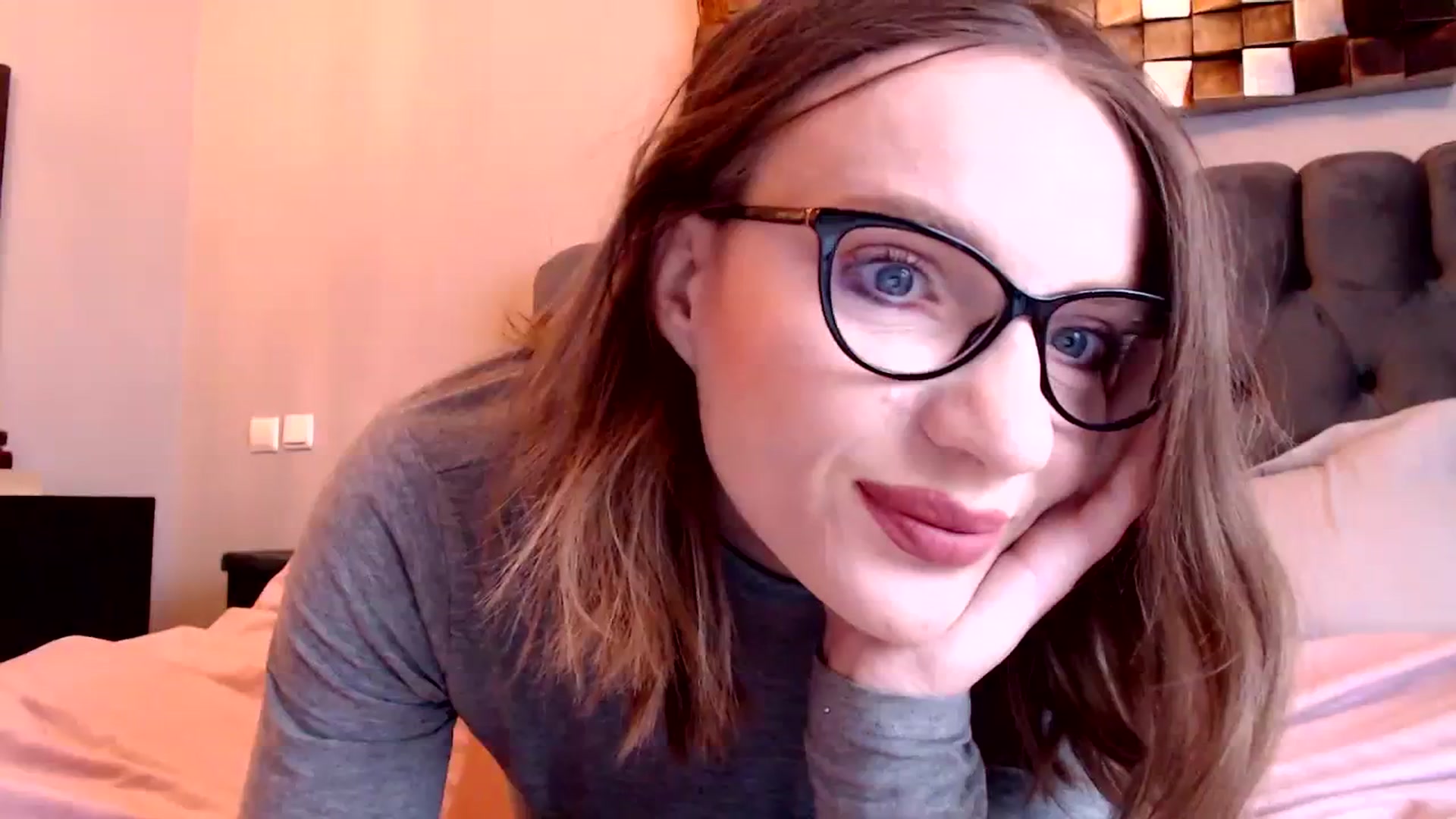 Gallery image thumbnail from call_me_em's myfreecams stream on, 03/21/2024, 07:47 image 4 of 20