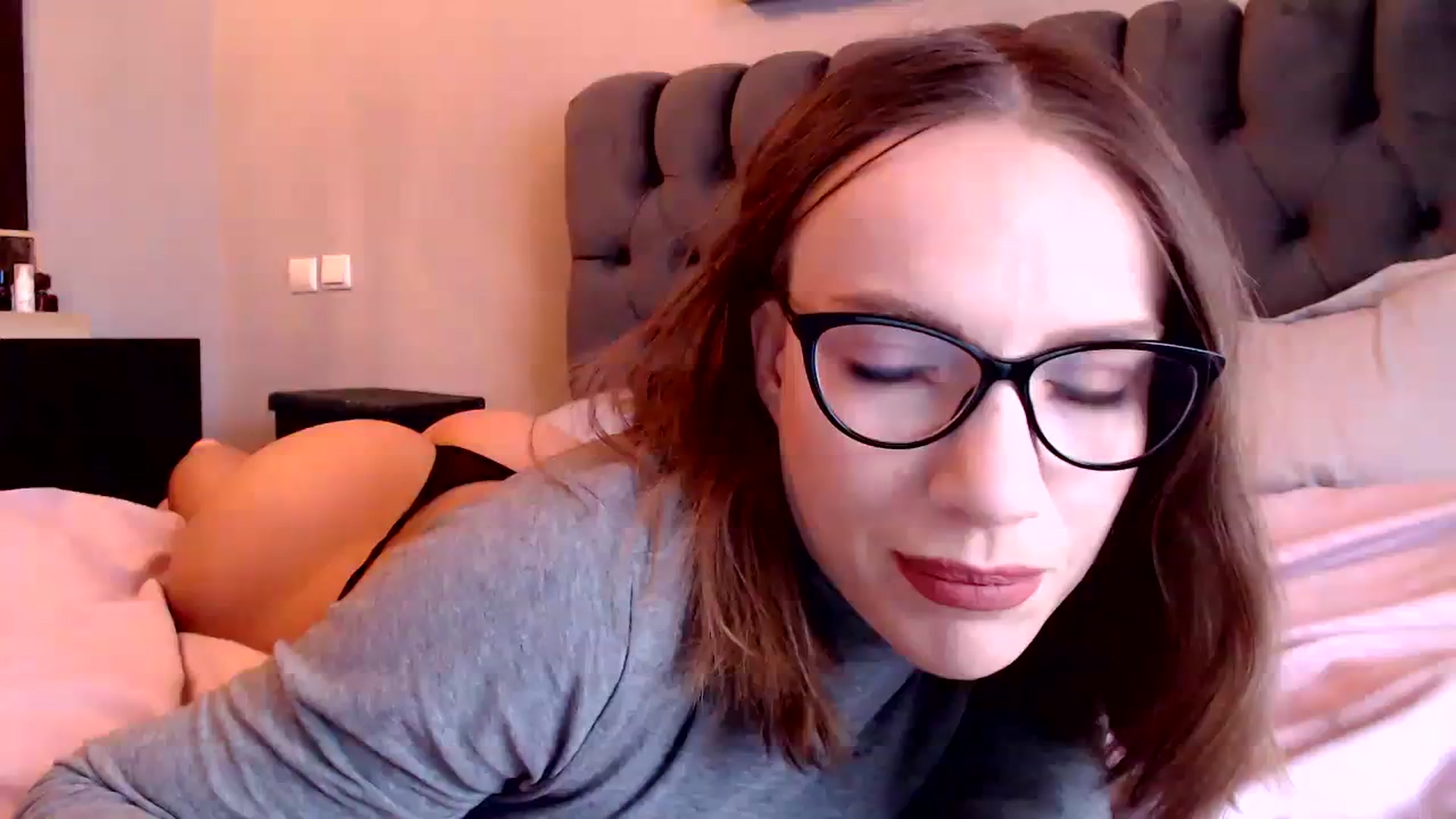 Gallery image thumbnail from call_me_em's myfreecams stream on, 03/21/2024, 07:47 image 15 of 20