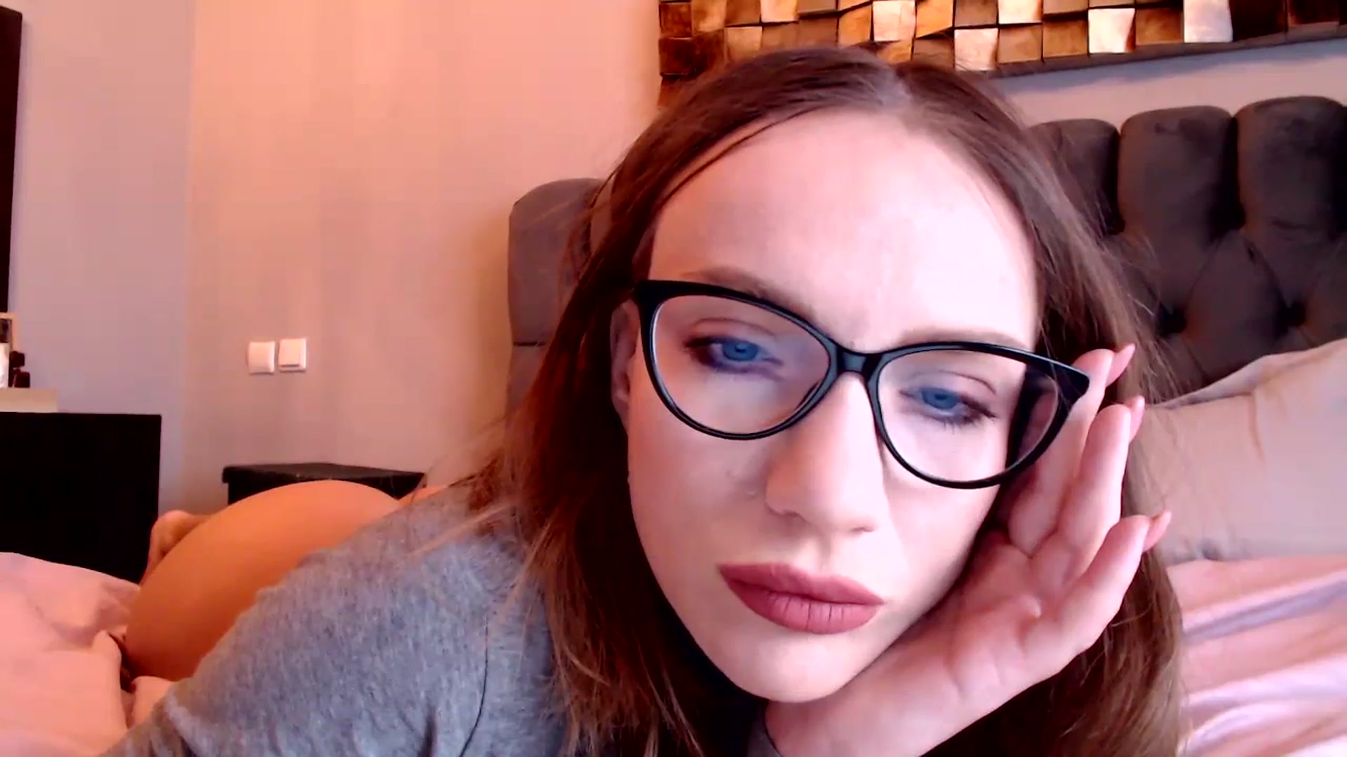 Gallery image thumbnail from call_me_em's myfreecams stream on, 03/21/2024, 07:47 image 8 of 20