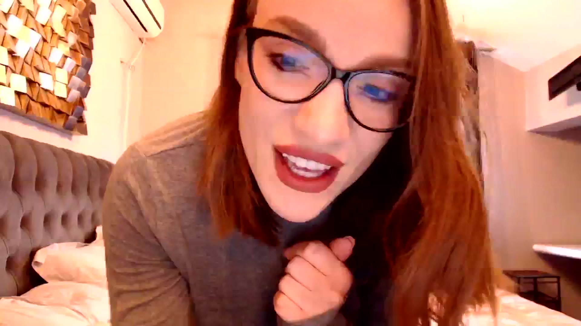 Gallery image thumbnail from call_me_em's myfreecams stream on, 03/21/2024, 08:41 image 15 of 20