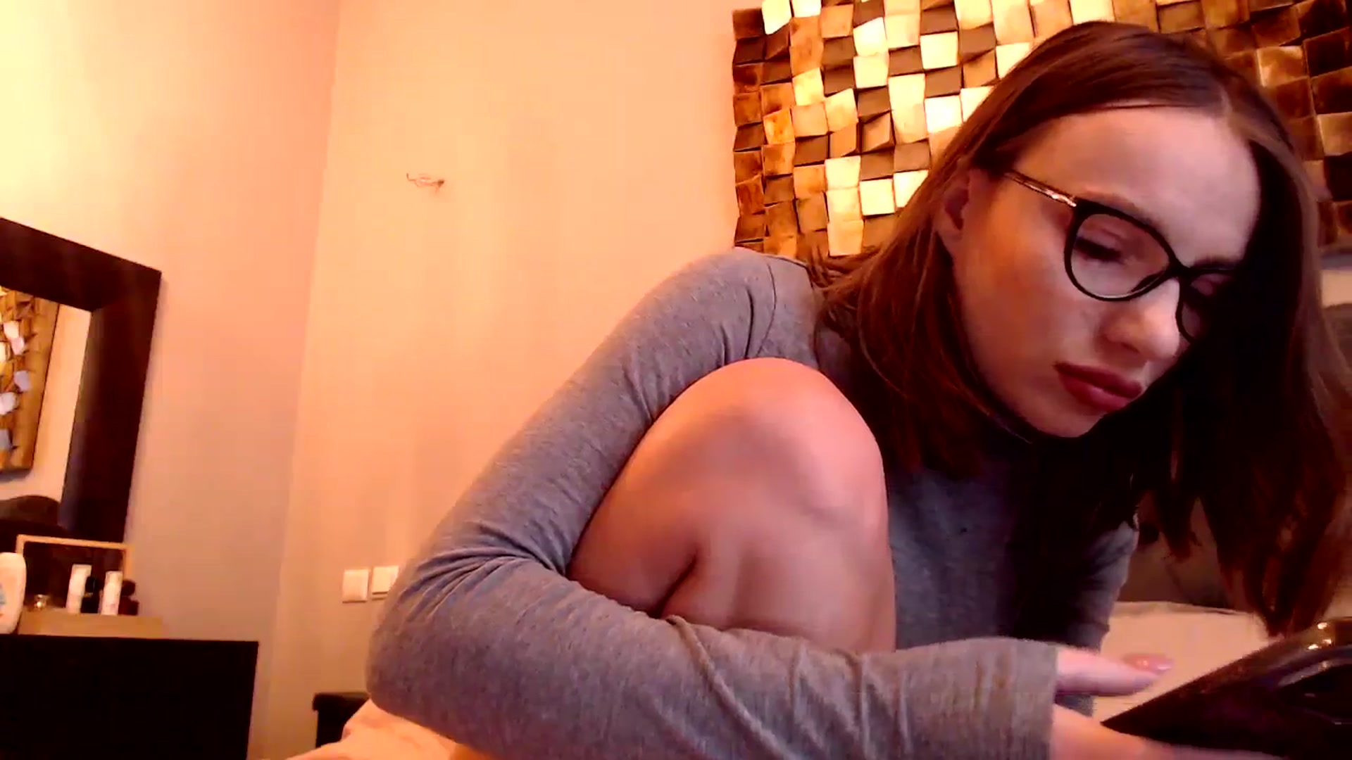 Gallery image thumbnail from call_me_em's myfreecams stream on, 03/21/2024, 08:41 image 6 of 20