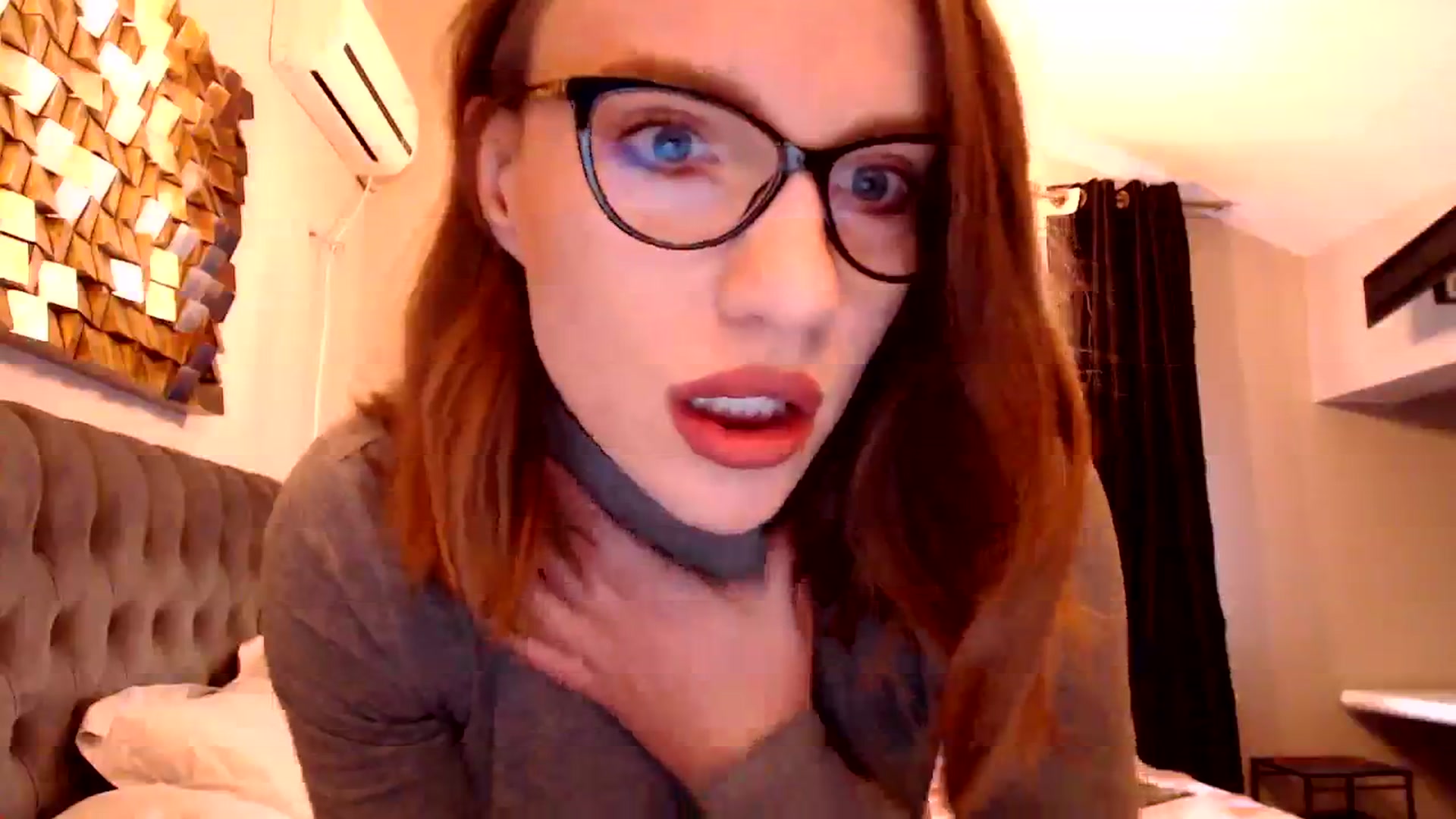 Gallery image thumbnail from call_me_em's myfreecams stream on, 03/21/2024, 08:41 image 12 of 20