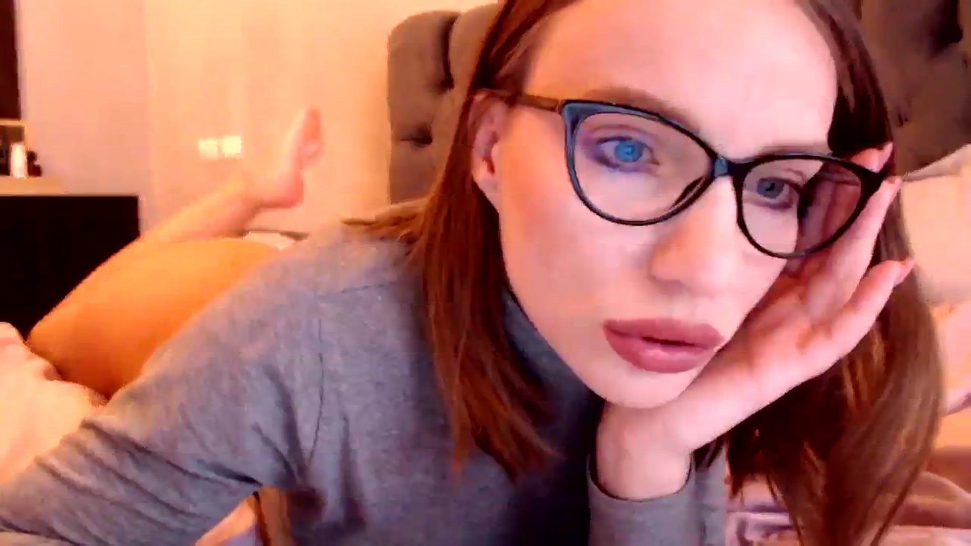 Gallery image thumbnail from call_me_em's myfreecams stream on, 03/21/2024, 08:41 image 10 of 20