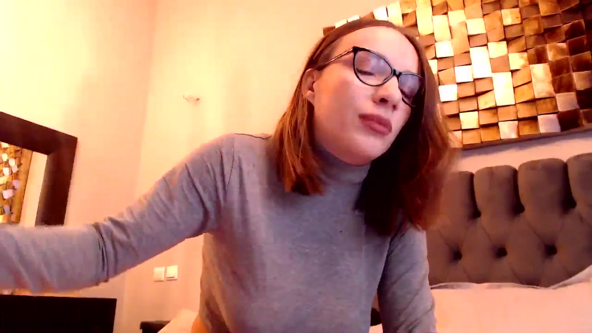 Gallery image thumbnail from call_me_em's myfreecams stream on, 03/21/2024, 08:41 image 9 of 20
