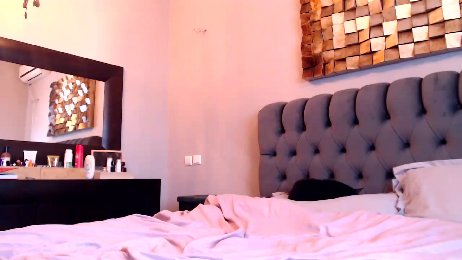 Gallery image thumbnail from call_me_em's myfreecams stream on, 03/22/2024, 07:39 image 10 of 20