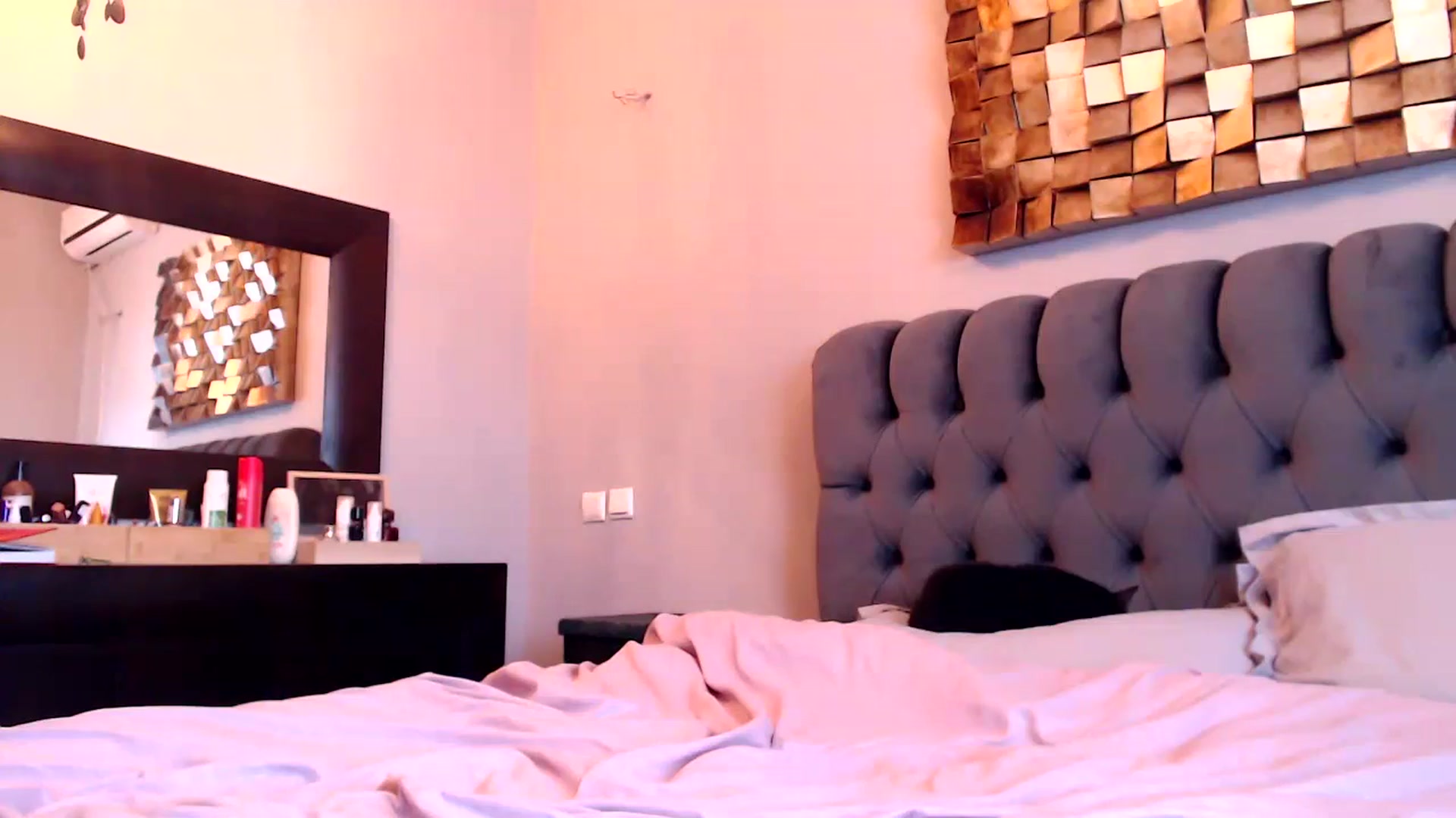 Gallery image thumbnail from call_me_em's myfreecams stream on, 03/22/2024, 07:39 image 13 of 20