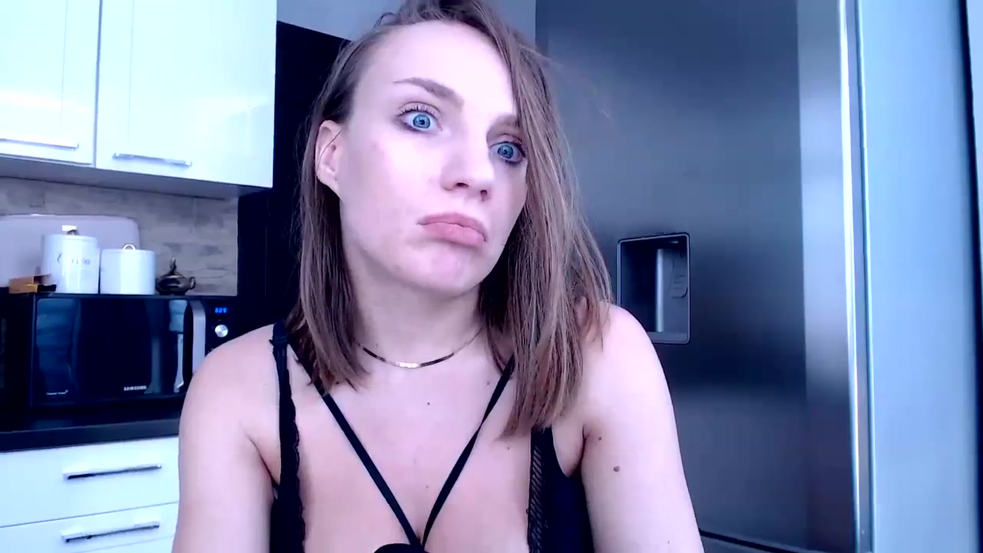 Gallery image thumbnail from call_me_em's myfreecams stream on, 03/22/2024, 13:04 image 5 of 20
