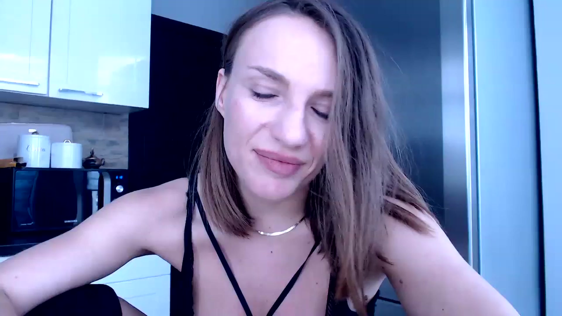 Gallery image thumbnail from call_me_em's myfreecams stream on, 03/22/2024, 13:04 image 12 of 20