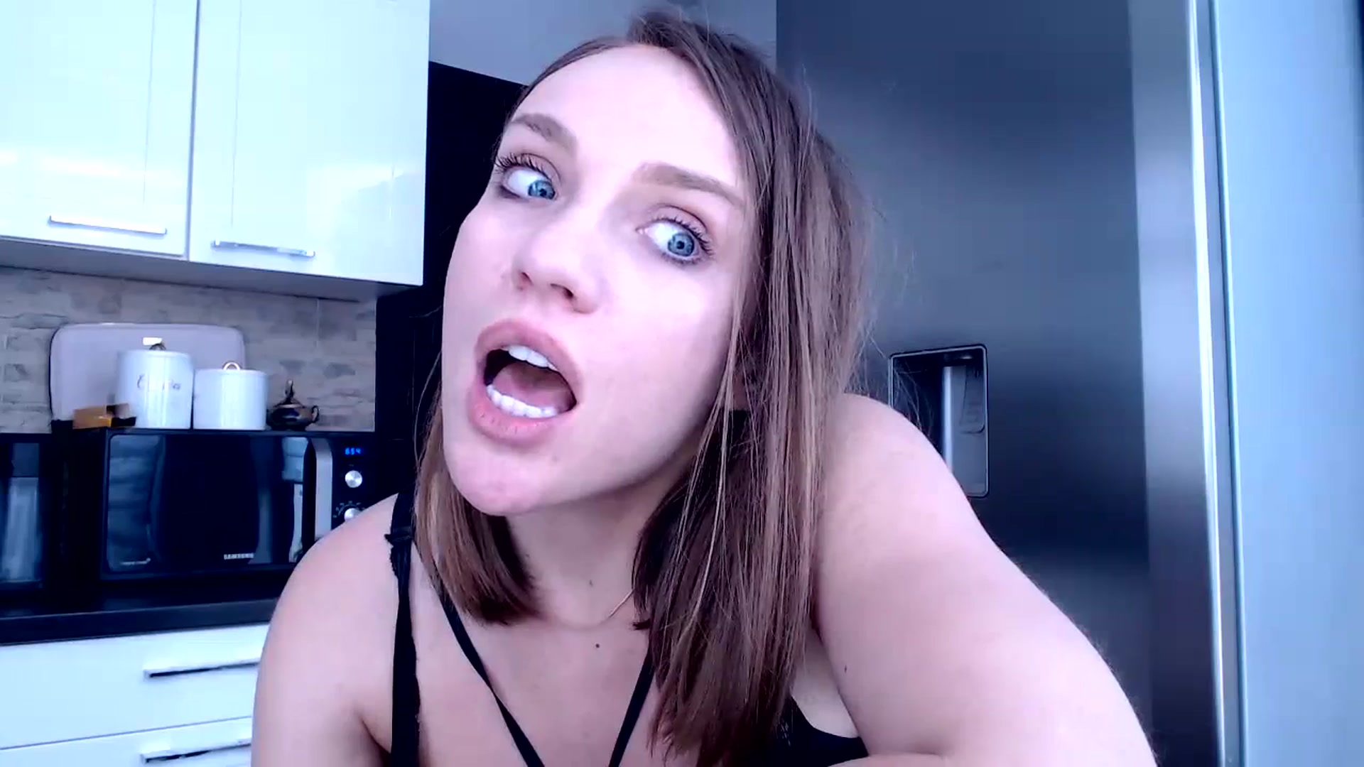 Gallery image thumbnail from call_me_em's myfreecams stream on, 03/22/2024, 13:51 image 8 of 20