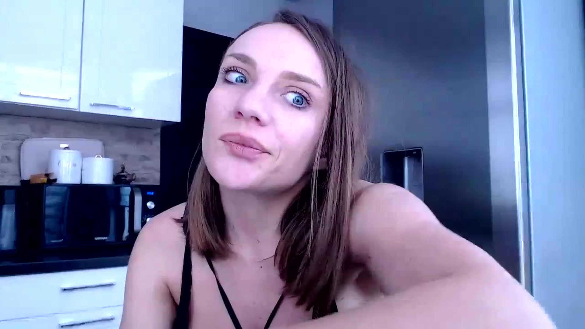 Gallery image thumbnail from call_me_em's myfreecams stream on, 03/22/2024, 13:51 image 7 of 20