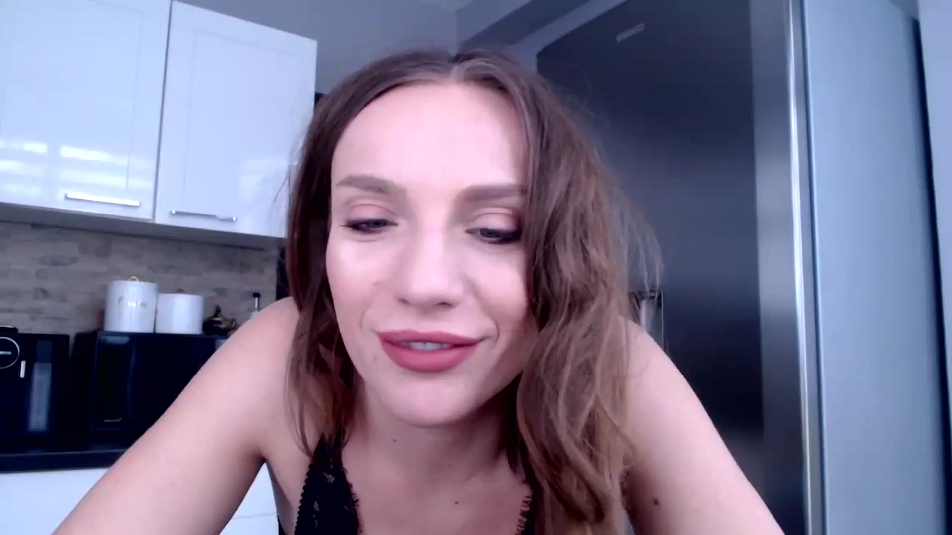 Gallery image thumbnail from call_me_em's myfreecams stream on, 03/27/2024, 09:20 image 10 of 20