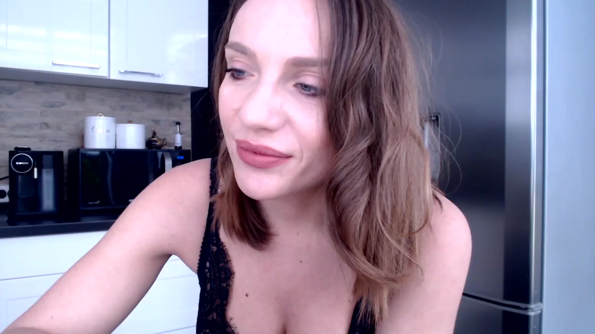Gallery image thumbnail from call_me_em's myfreecams stream on, 03/27/2024, 09:20 image 18 of 20