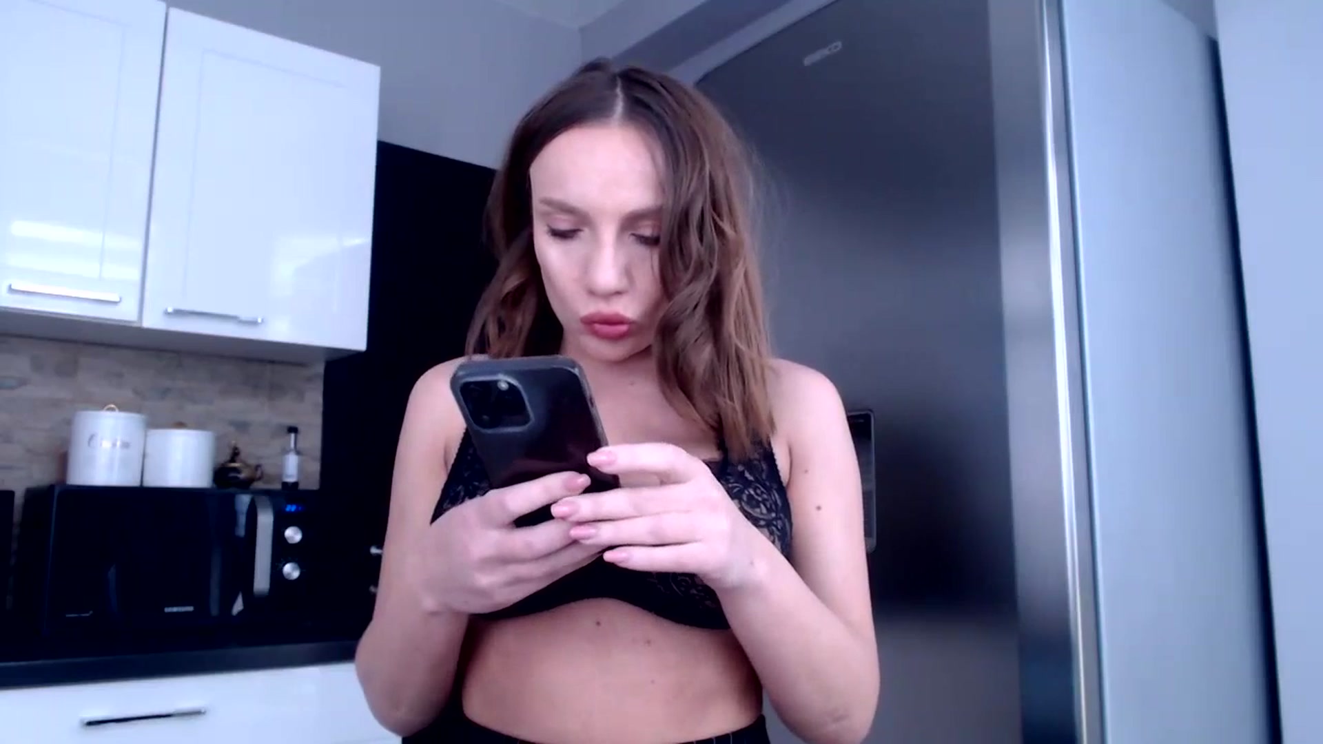Gallery image thumbnail from call_me_em's myfreecams stream on, 03/27/2024, 09:20 image 6 of 20