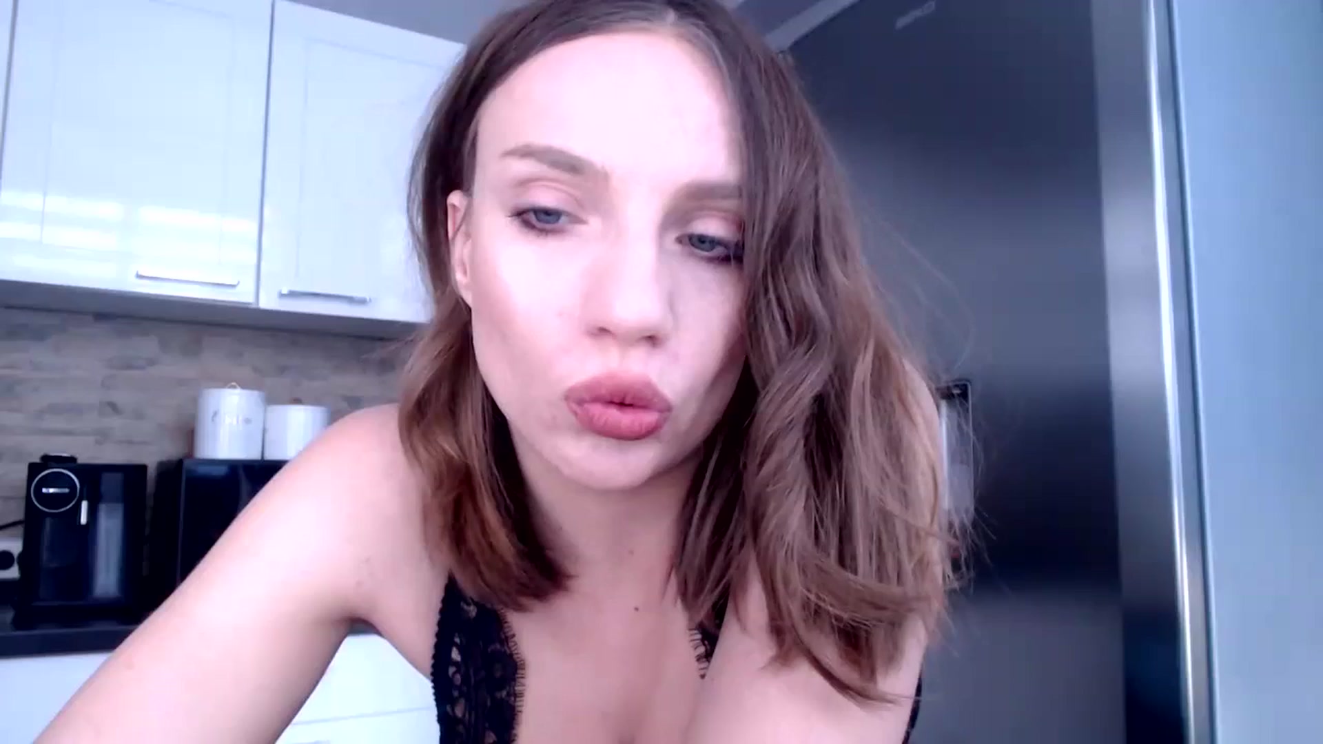 Gallery image thumbnail from call_me_em's myfreecams stream on, 03/27/2024, 10:05 image 1 of 20