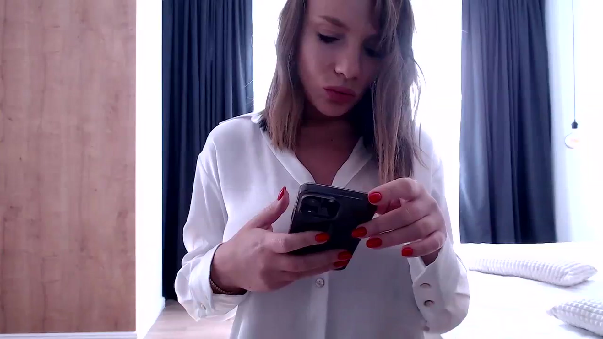 Gallery image thumbnail from call_me_em's myfreecams stream on, 04/04/2024, 09:10 image 3 of 20