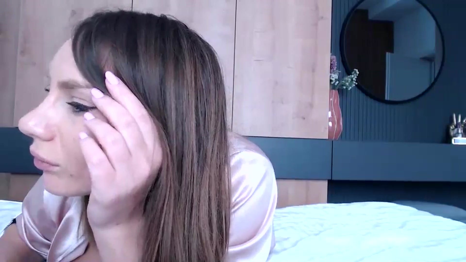 Gallery image thumbnail from call_me_em's myfreecams stream on, 04/25/2024, 10:39 image 7 of 20